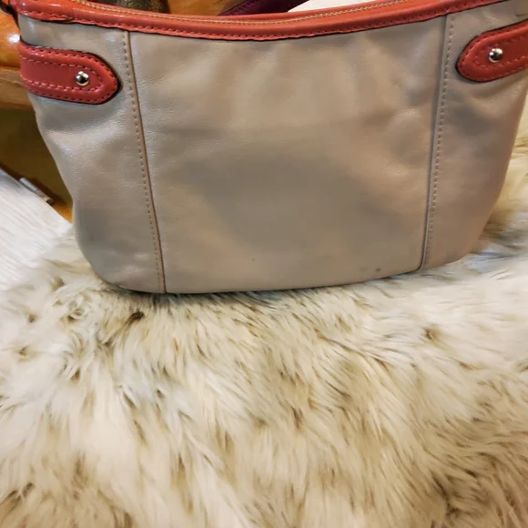 Coach Daisy Spectator Purse GUC - Picture 5 of 16